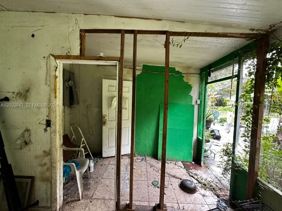 На продажу: $349,999 (2 спален, 1 ванн, 1228 Квадратных фут)
