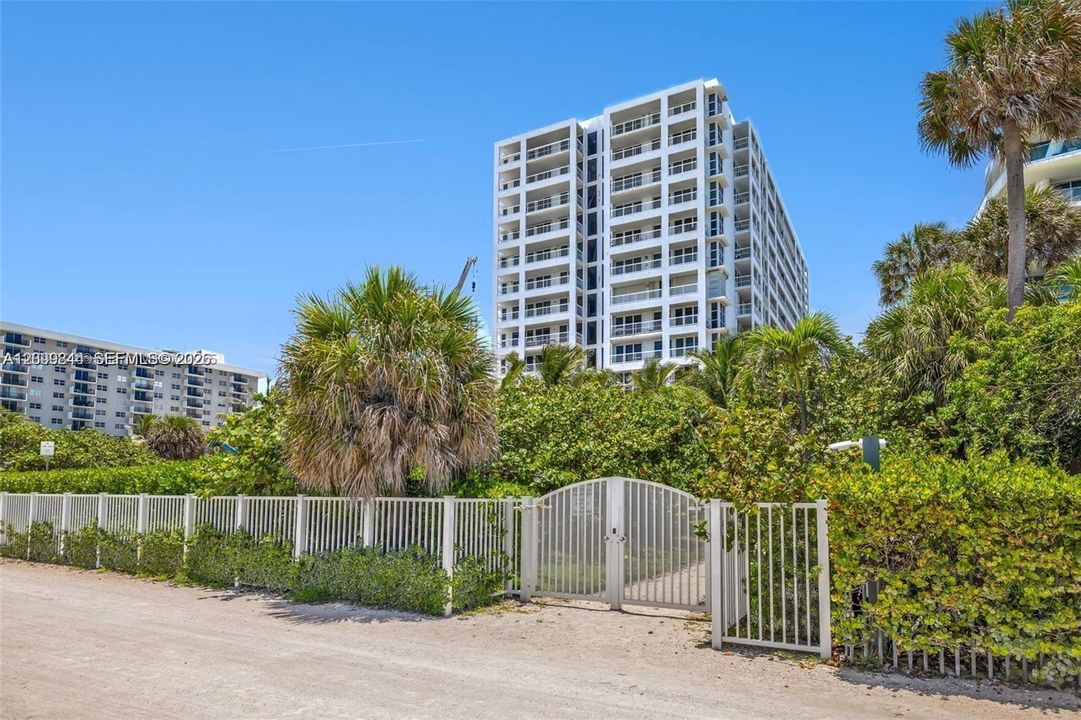 На продажу: $828,000 (2 спален, 2 ванн, 1277 Квадратных фут)