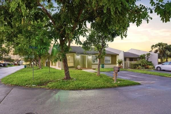 For Rent: $2,900 (3 beds, 2 baths, 1225 Square Feet)