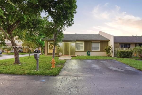 For Rent: $2,900 (3 beds, 2 baths, 1225 Square Feet)