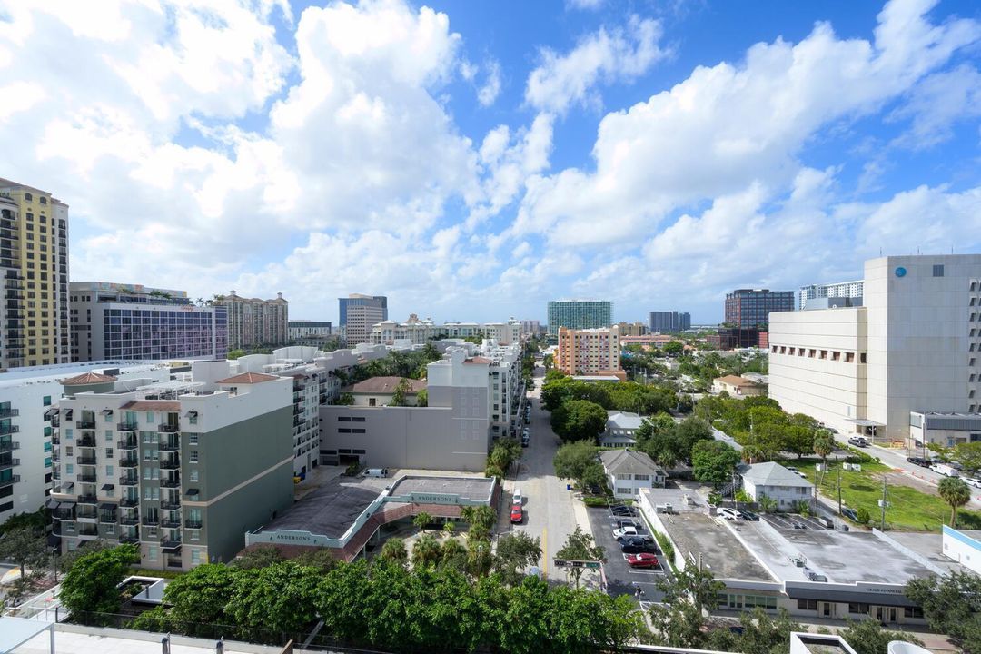 525 S Flagler Dr Apt 14C West-large-014-