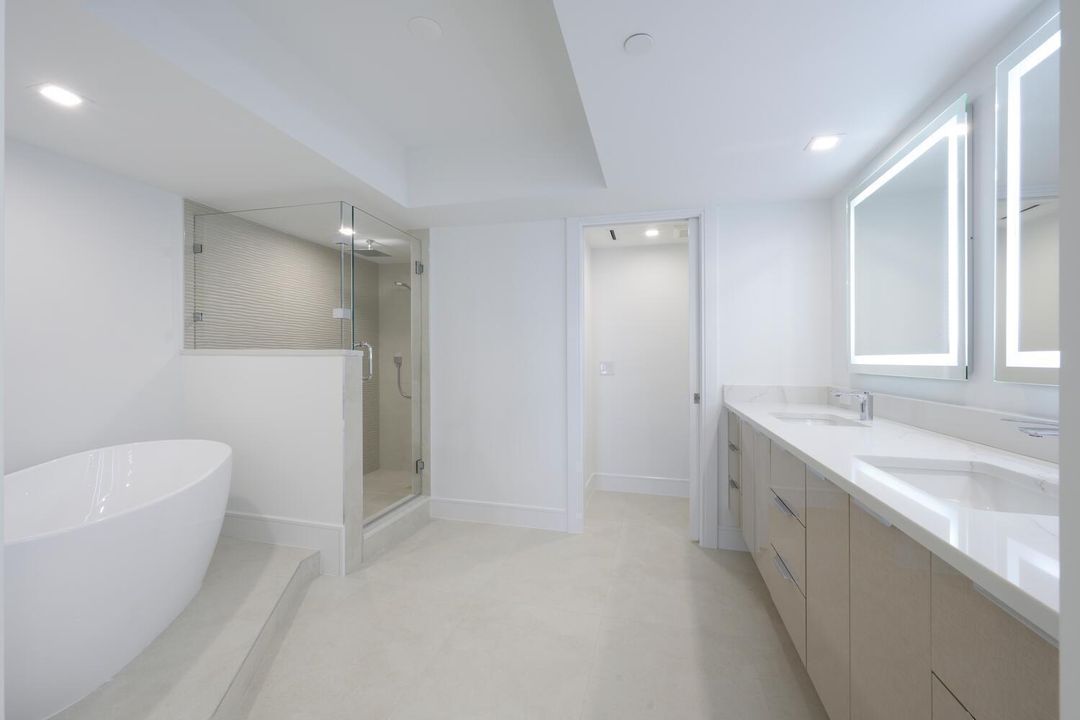 525 S Flagler Dr Apt 14C West-large-017-