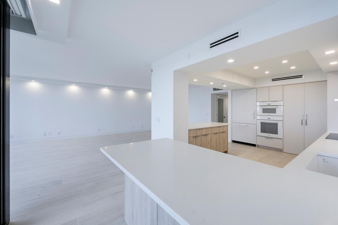 525 S Flagler Dr Apt 14C West-large-008-