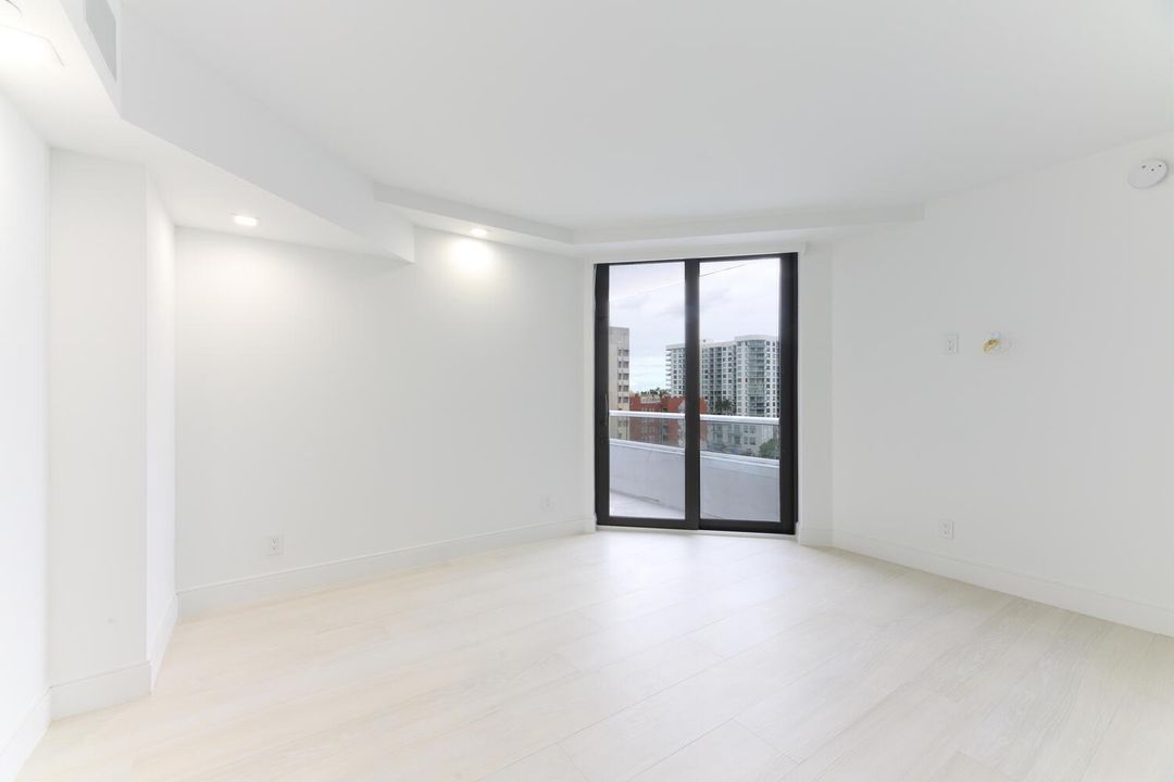 525 S Flagler Dr Unit 11a West-large-015