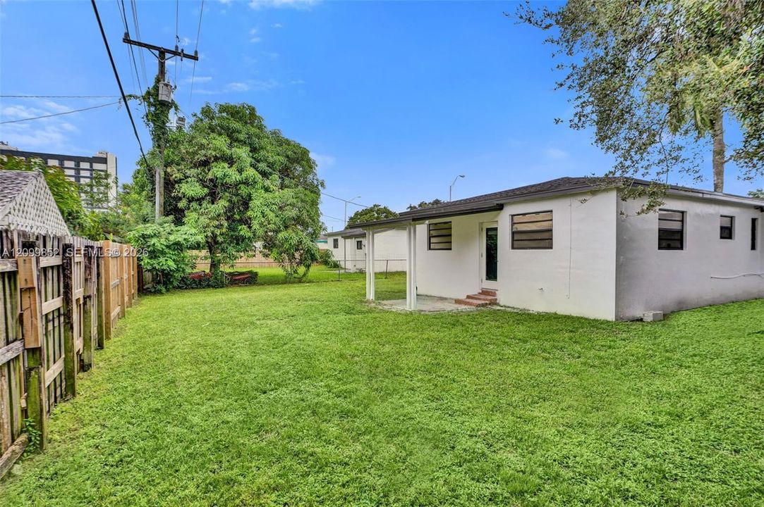 En Venta: $712,500 (3 camas, 2 baños, 1264 Pies cuadrados)