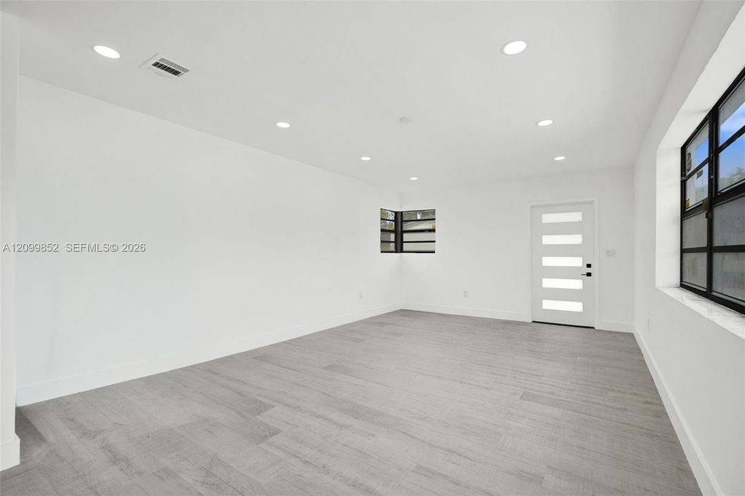 En Venta: $712,500 (3 camas, 2 baños, 1264 Pies cuadrados)