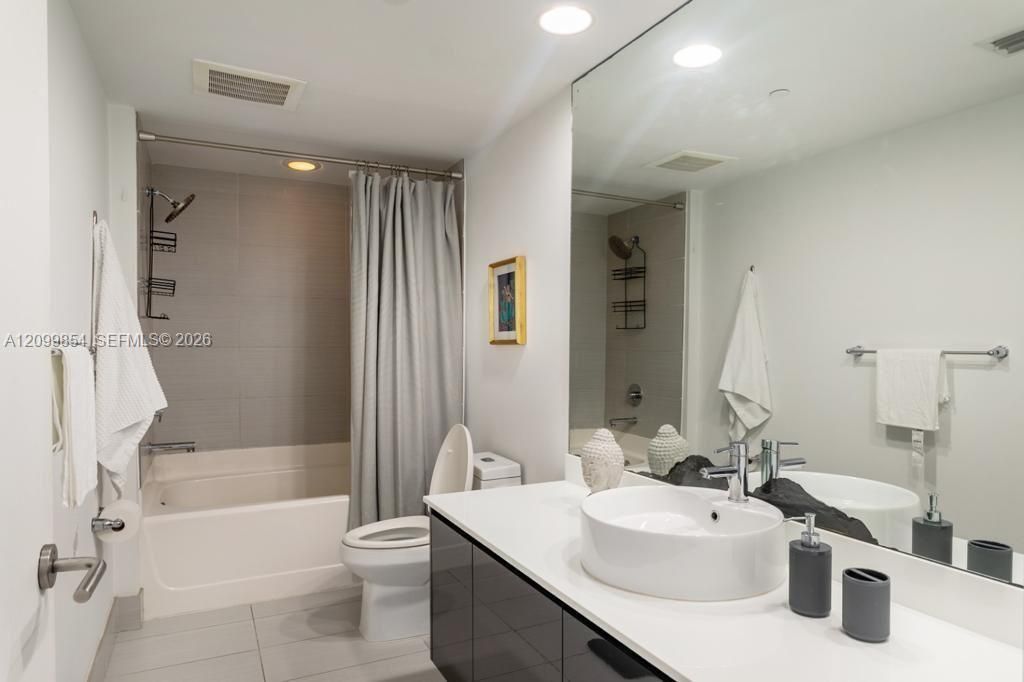For Rent: $4,450 (2 beds, 2 baths, 1116 Square Feet)