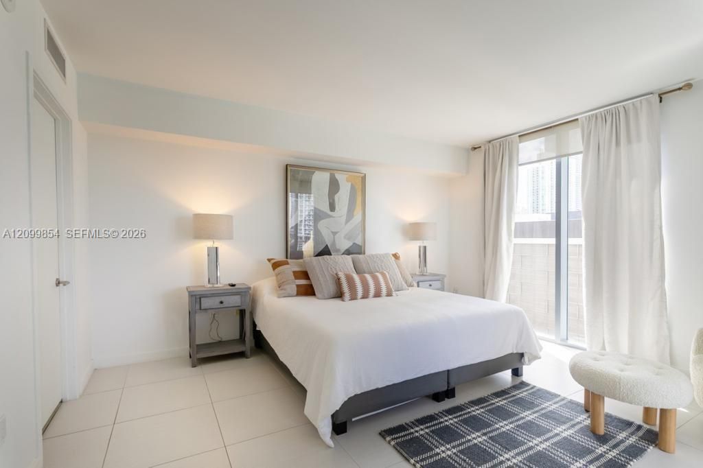 For Rent: $4,450 (2 beds, 2 baths, 1116 Square Feet)