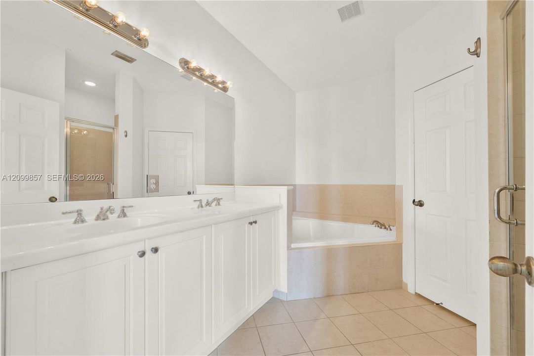 En Venta: $636,000 (3 camas, 2 baños, 1854 Pies cuadrados)