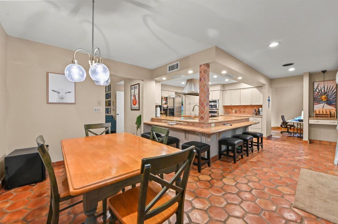 13 Dining room 01