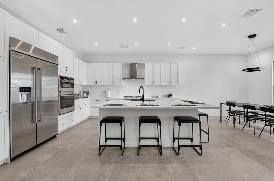 Kitchen Breakfast Bar