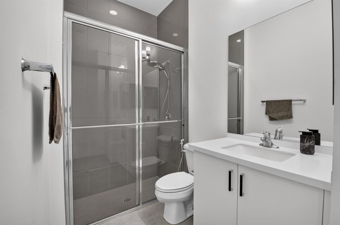 Main Level Ensuite Bath