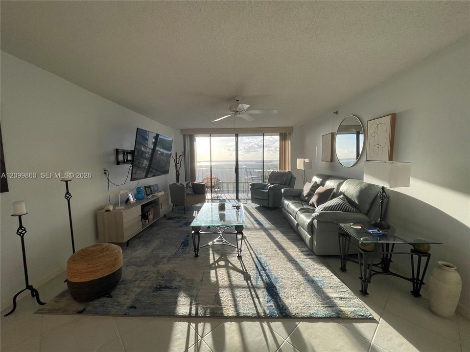 For Rent: $2,600 (2 beds, 2 baths, 1422 Square Feet)