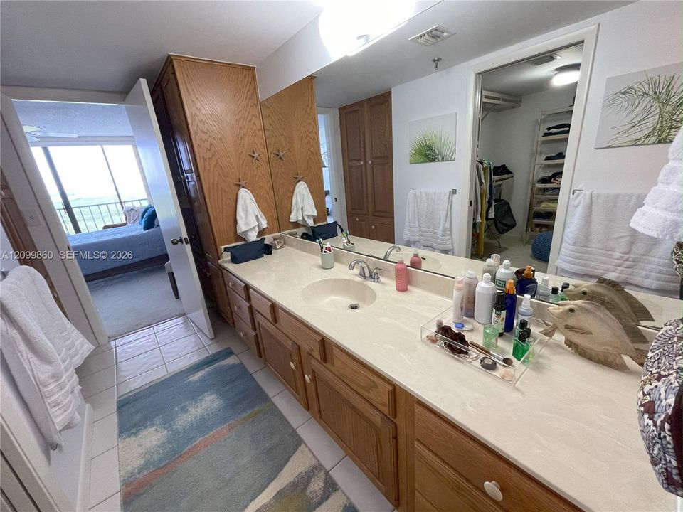 For Rent: $2,600 (2 beds, 2 baths, 1422 Square Feet)