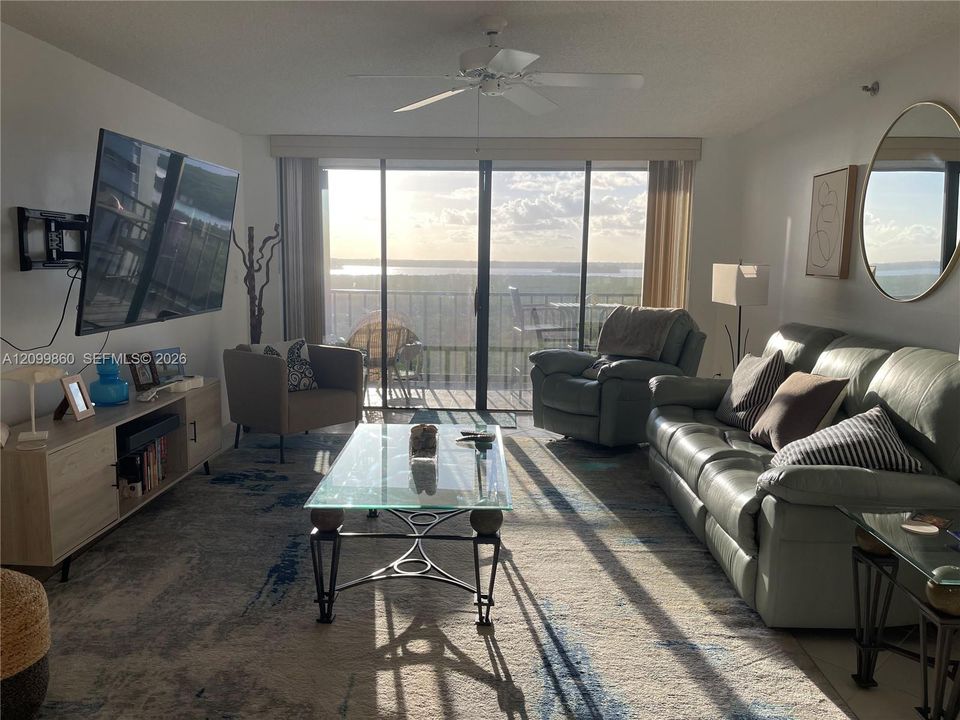 For Rent: $2,600 (2 beds, 2 baths, 1422 Square Feet)