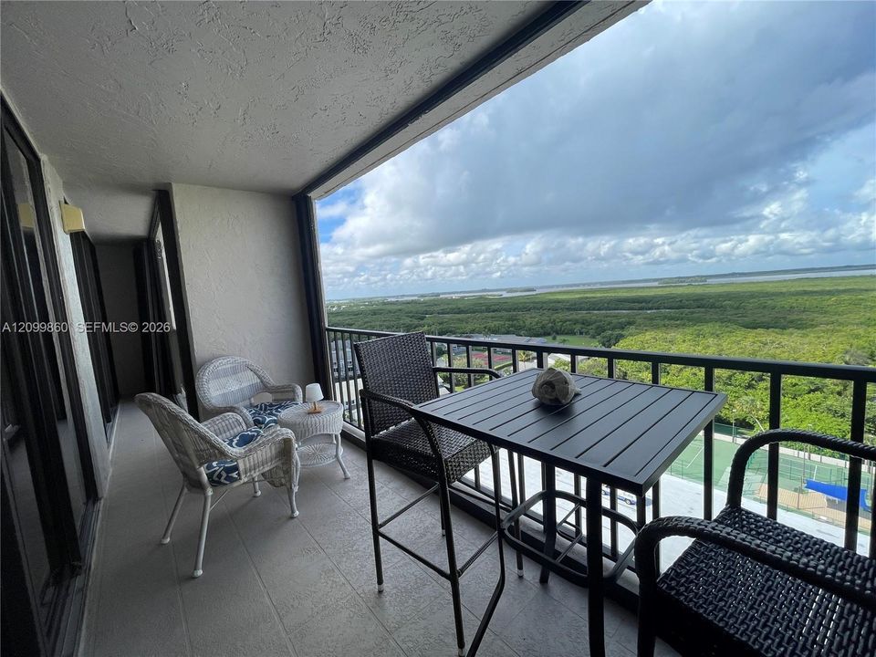 For Rent: $2,600 (2 beds, 2 baths, 1422 Square Feet)