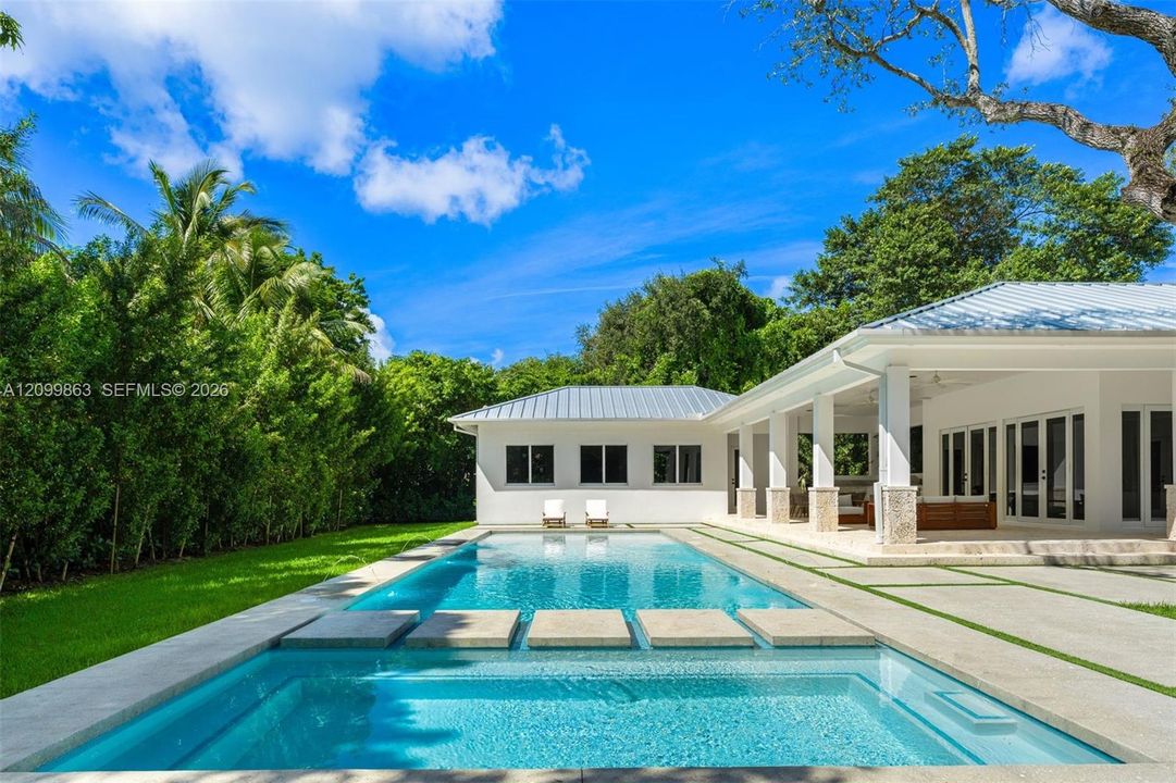 For Sale: $7,725,000 (7 beds, 9 baths, 6928 Square Feet)