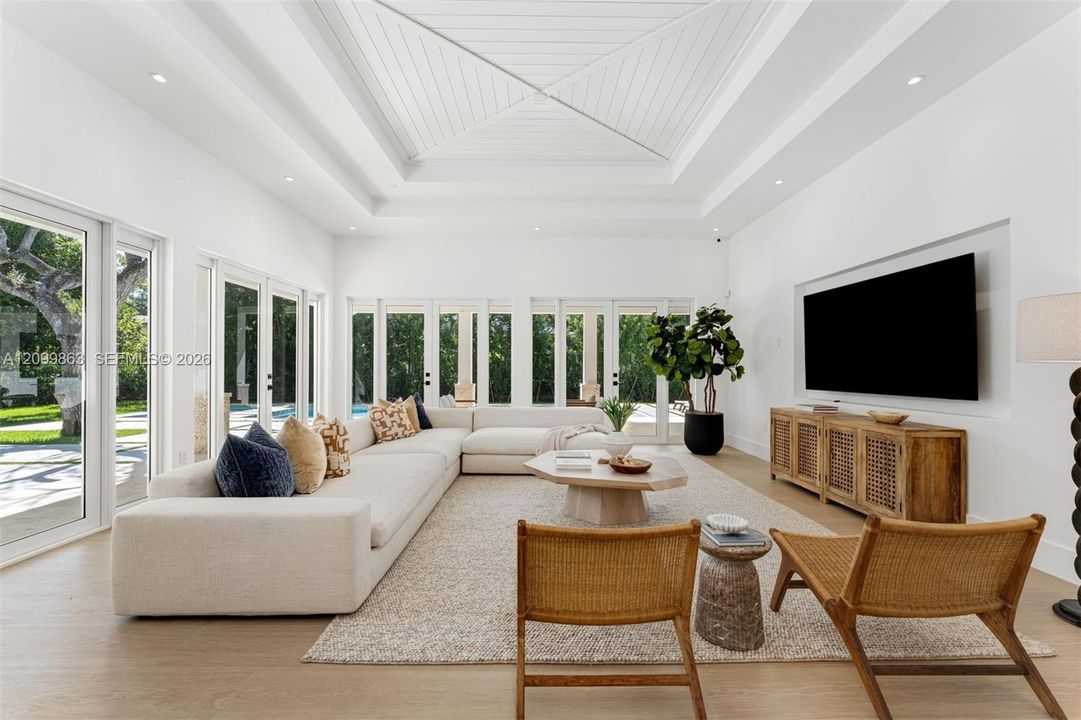 For Sale: $7,725,000 (7 beds, 9 baths, 6928 Square Feet)