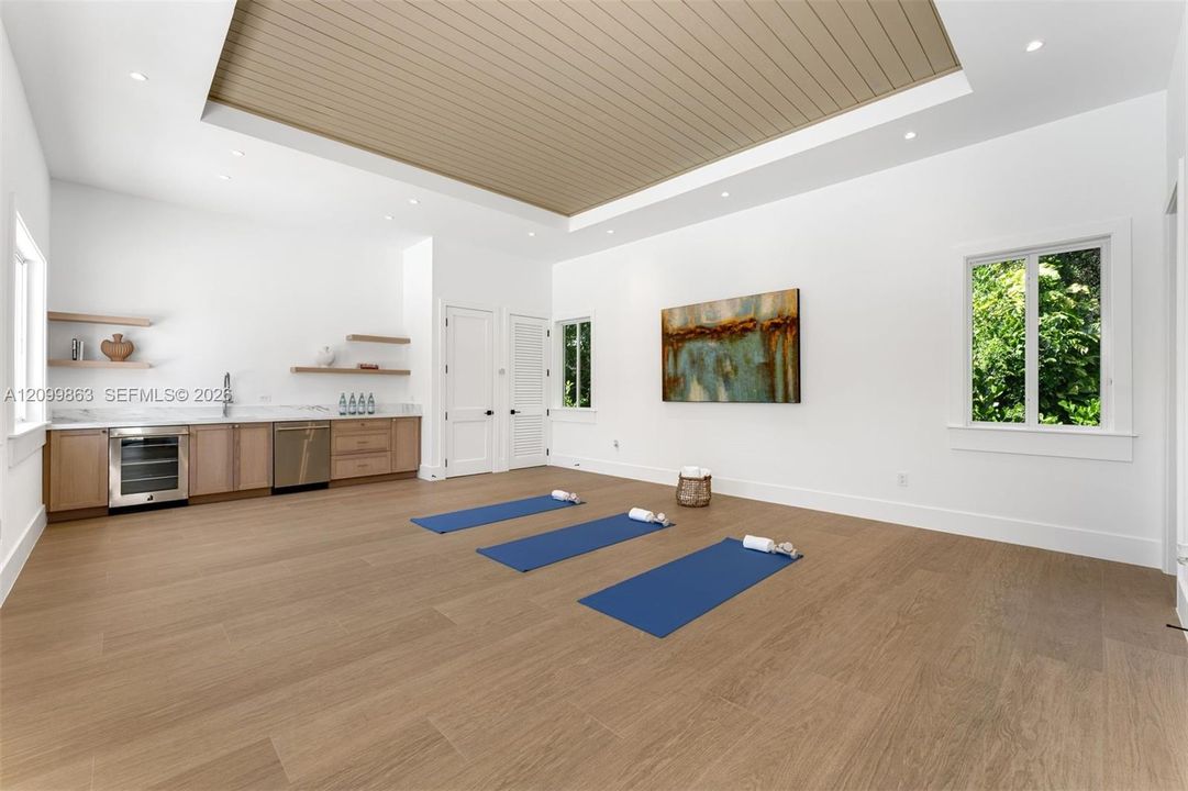 For Sale: $7,725,000 (7 beds, 9 baths, 6928 Square Feet)