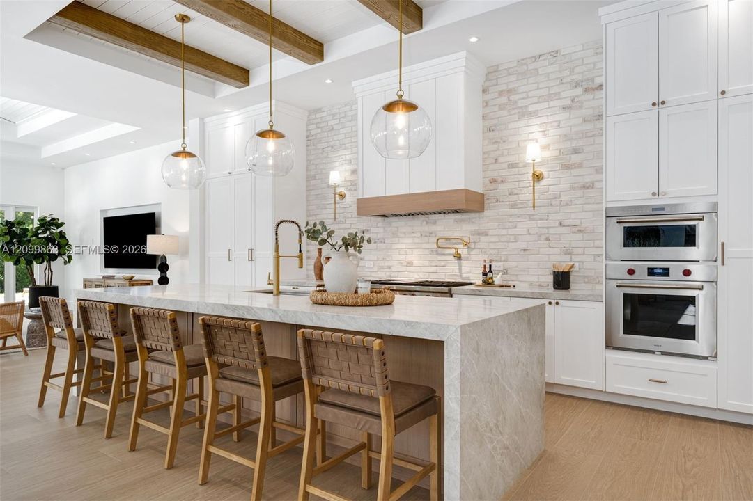 For Sale: $7,725,000 (7 beds, 9 baths, 6928 Square Feet)