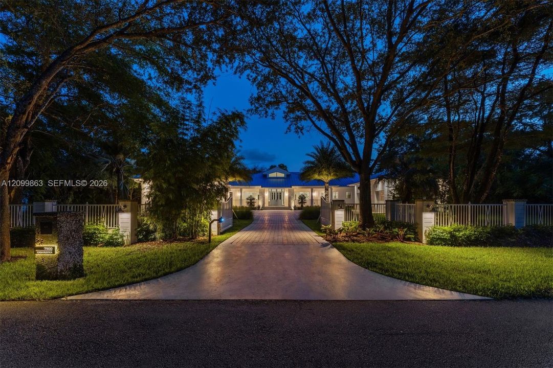 For Sale: $7,725,000 (7 beds, 9 baths, 6928 Square Feet)