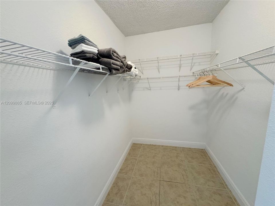 В аренду: $3,200 (1 спален, 1 ванн, 835 Квадратных фут)
