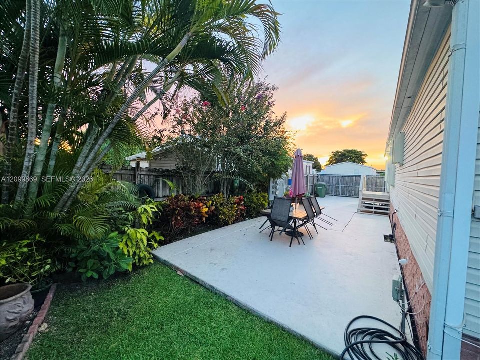 Lush Backyard for entertaining, pool or up to 3 cars.
