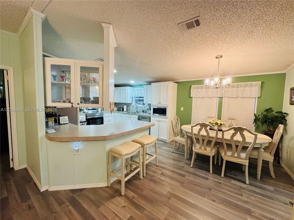Eat-In Kitchen that can also serve as a buffet or bar