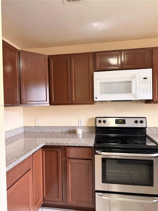 For Sale: $319,000 (2 beds, 2 baths, 1320 Square Feet)