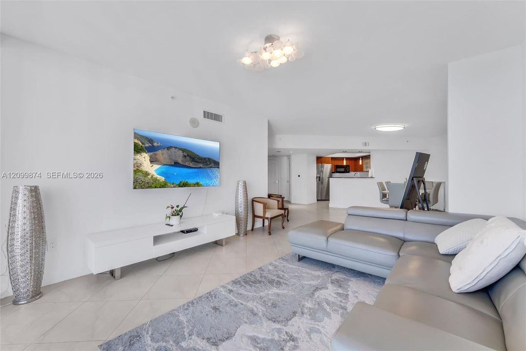 В аренду: $6,000 (2 спален, 2 ванн, 1715 Квадратных фут)