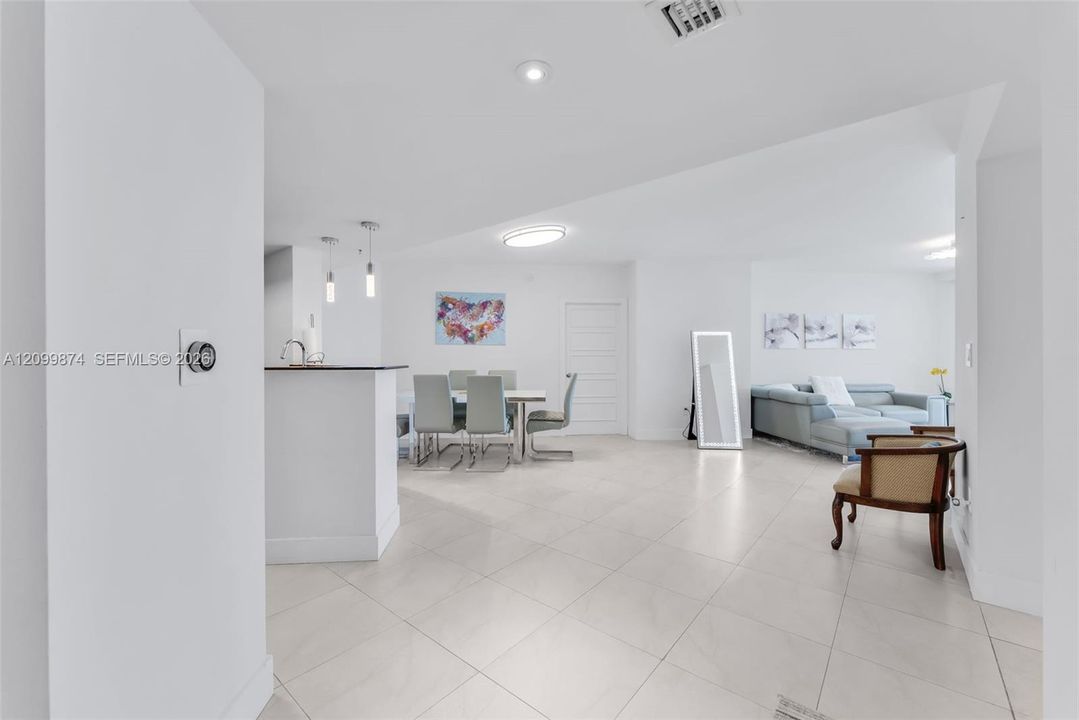 В аренду: $6,000 (2 спален, 2 ванн, 1715 Квадратных фут)