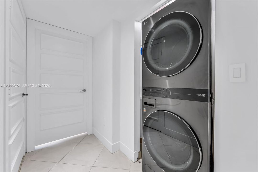 В аренду: $6,000 (2 спален, 2 ванн, 1715 Квадратных фут)