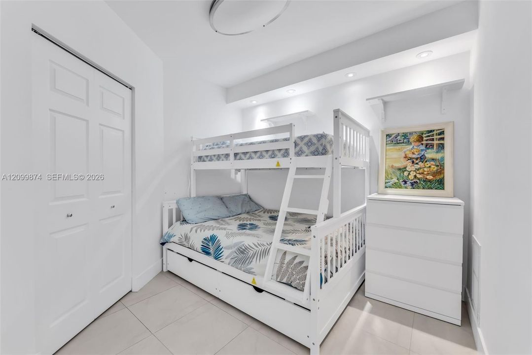 В аренду: $6,000 (2 спален, 2 ванн, 1715 Квадратных фут)
