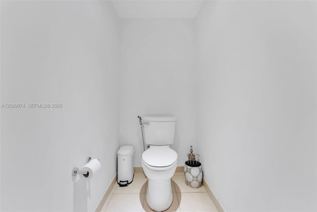 В аренду: $6,000 (2 спален, 2 ванн, 1715 Квадратных фут)