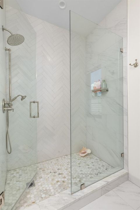 Guest Bath 4