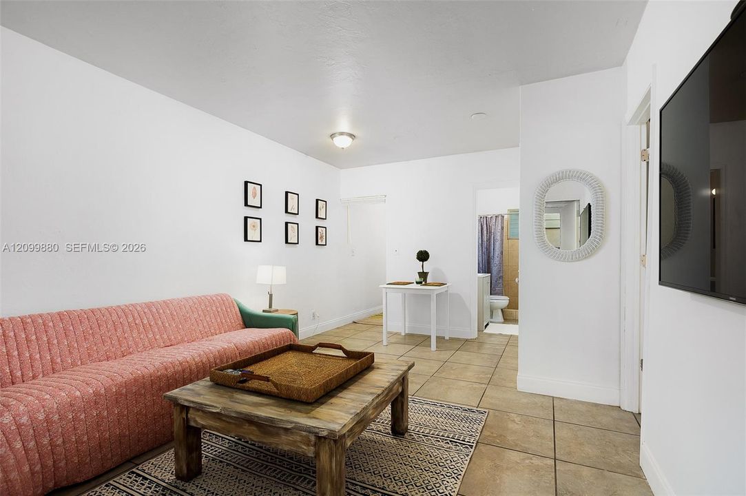 For Rent: $2,150 (2 beds, 1 baths, 2658 Square Feet)