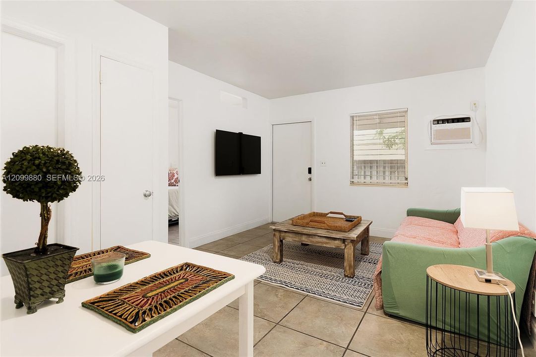 For Rent: $2,150 (2 beds, 1 baths, 2658 Square Feet)