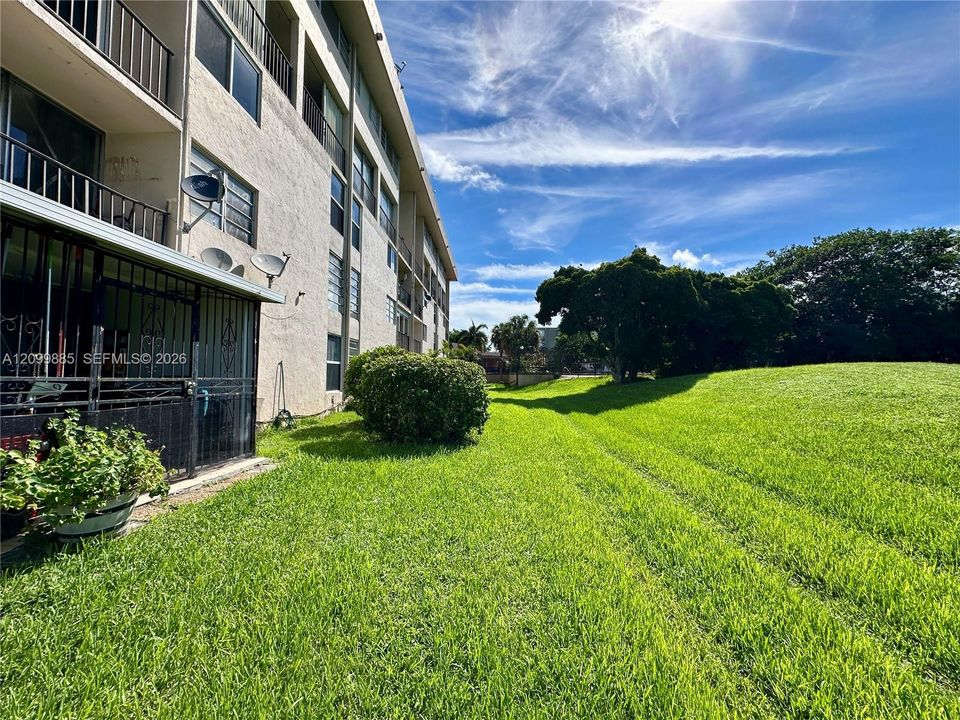 For Sale: $260,000 (2 beds, 2 baths, 1074 Square Feet)