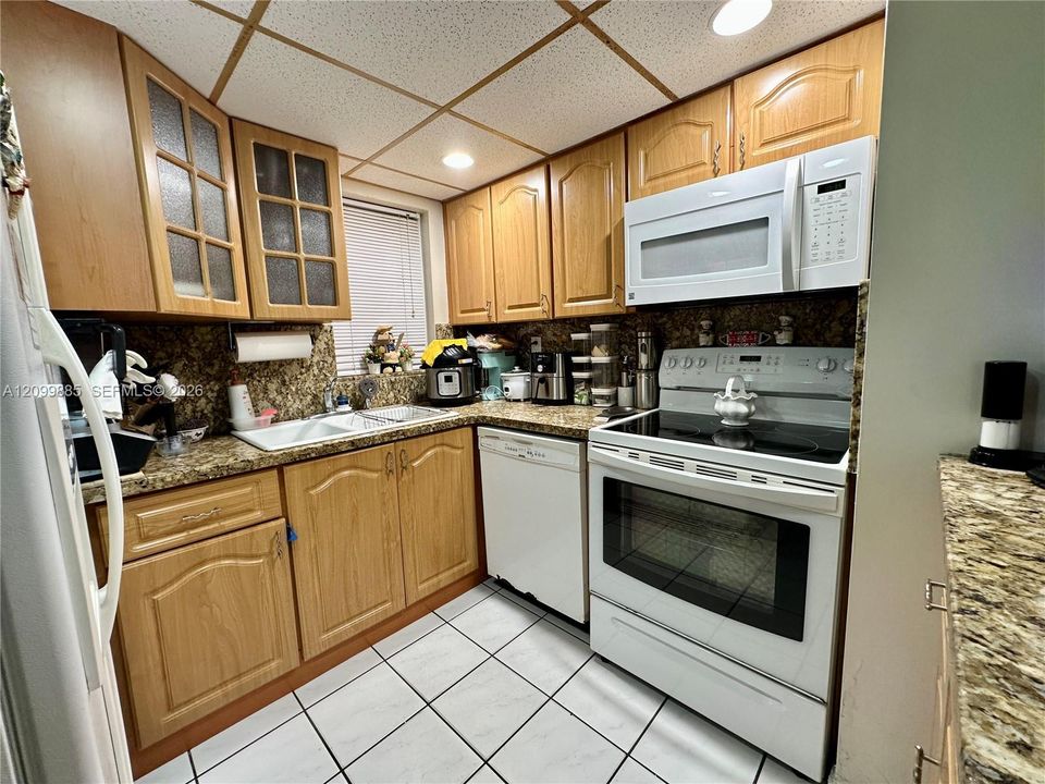 For Sale: $260,000 (2 beds, 2 baths, 1074 Square Feet)