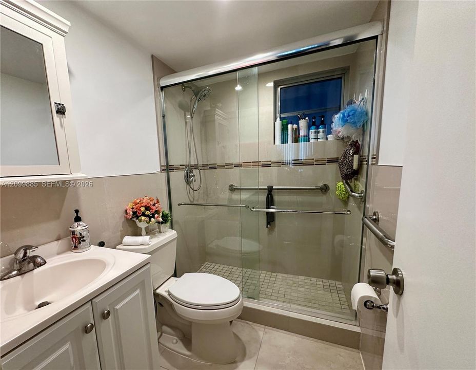 For Sale: $260,000 (2 beds, 2 baths, 1074 Square Feet)