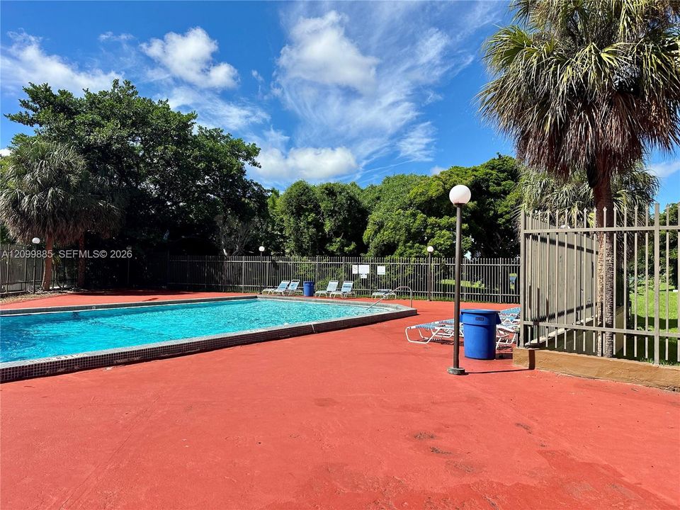 For Sale: $260,000 (2 beds, 2 baths, 1074 Square Feet)