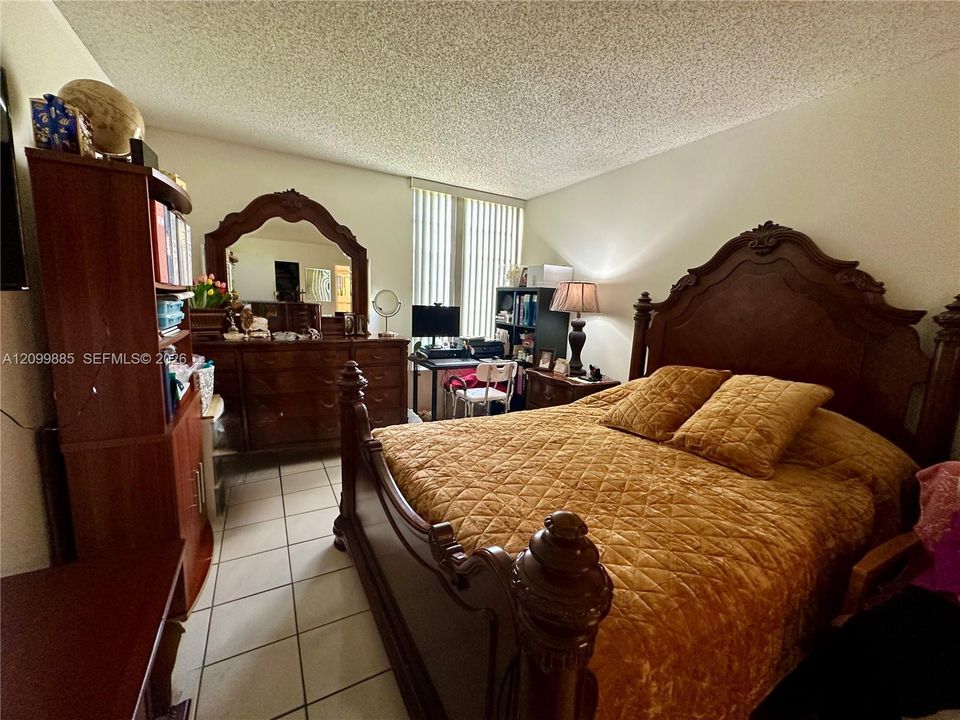 For Sale: $260,000 (2 beds, 2 baths, 1074 Square Feet)