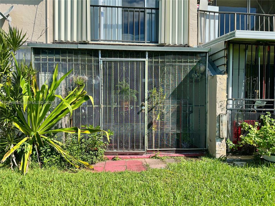 For Sale: $260,000 (2 beds, 2 baths, 1074 Square Feet)