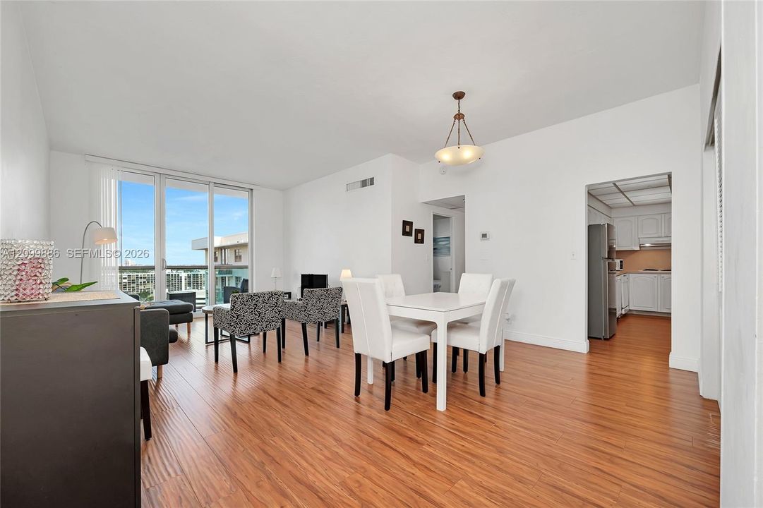 For Sale: $450,000 (1 beds, 1 baths, 812 Square Feet)
