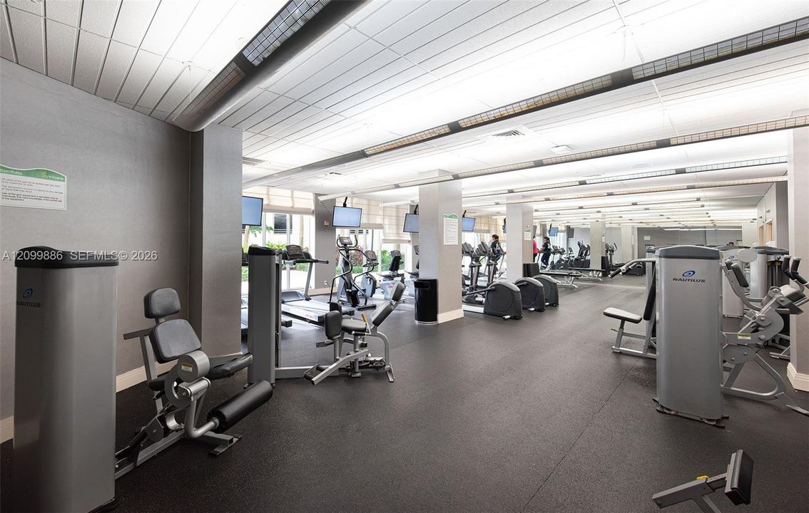 For Sale: $450,000 (1 beds, 1 baths, 812 Square Feet)