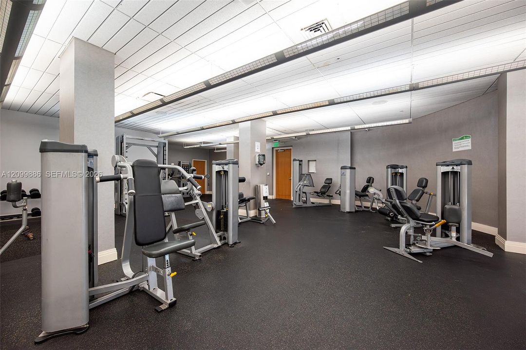For Sale: $450,000 (1 beds, 1 baths, 812 Square Feet)