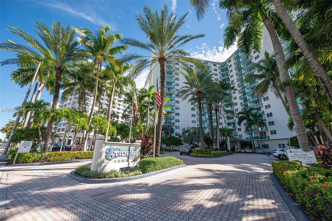 For Sale: $450,000 (1 beds, 1 baths, 812 Square Feet)