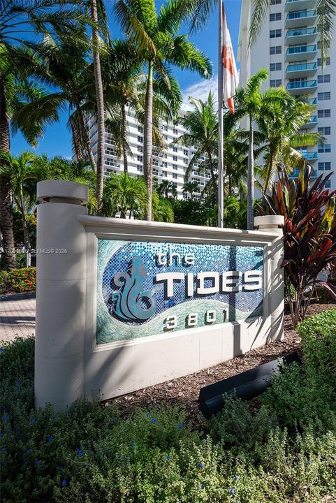 For Sale: $450,000 (1 beds, 1 baths, 812 Square Feet)