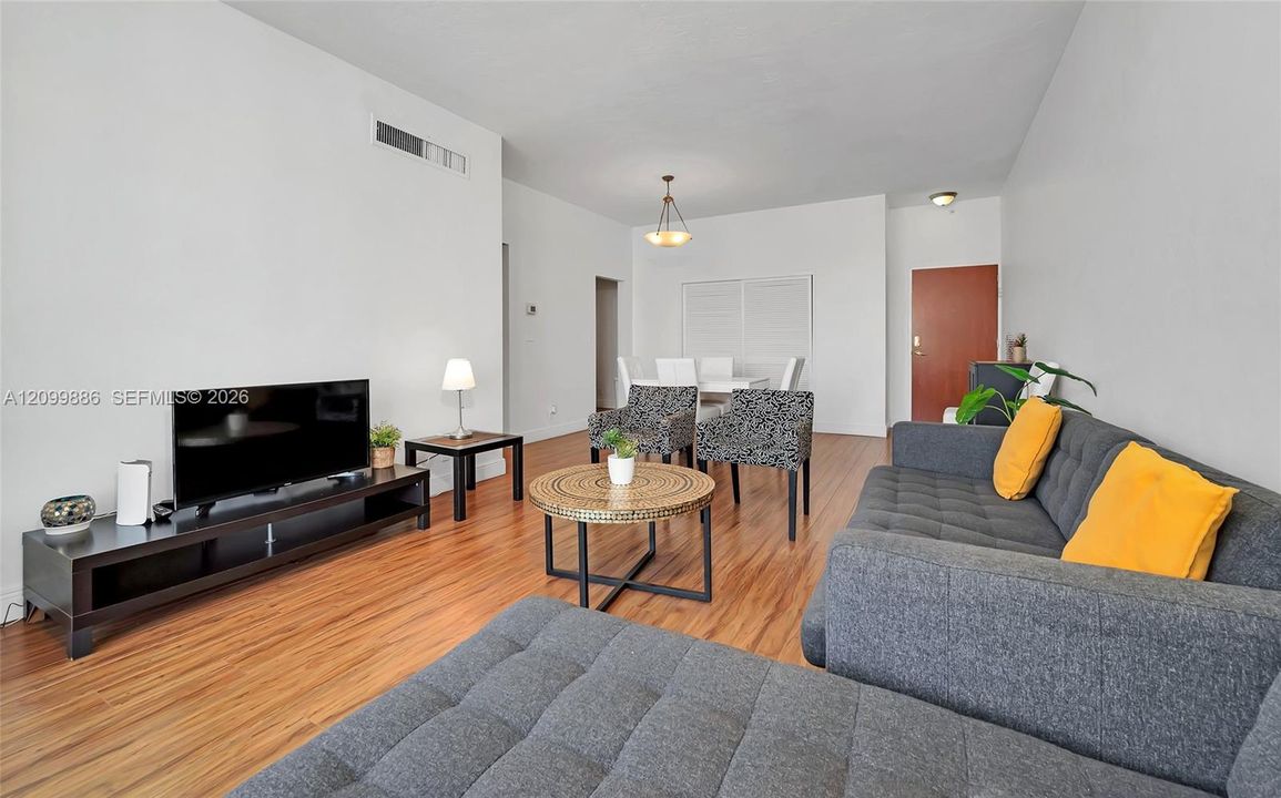 For Sale: $450,000 (1 beds, 1 baths, 812 Square Feet)