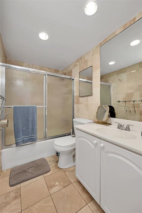For Sale: $450,000 (1 beds, 1 baths, 812 Square Feet)